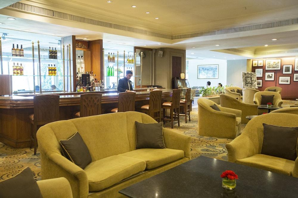 Taj Banjara Hotell Hyderabad Exteriör bild The bar at the Imperial Hotel