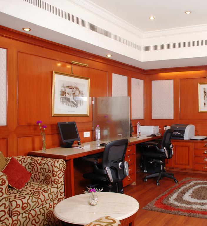 Taj Banjara Hotell Hyderabad Exteriör bild Business Center