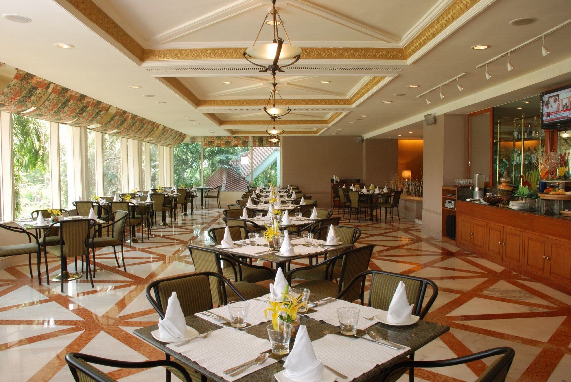 Taj Banjara Hotell Hyderabad Restaurang bild The restaurant at the hotel