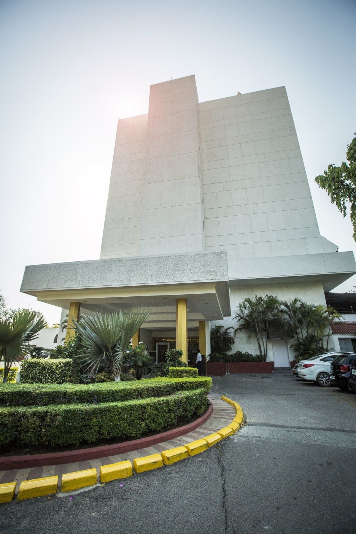 Taj Banjara Hotell Hyderabad Exteriör bild The main entrance of the hotel