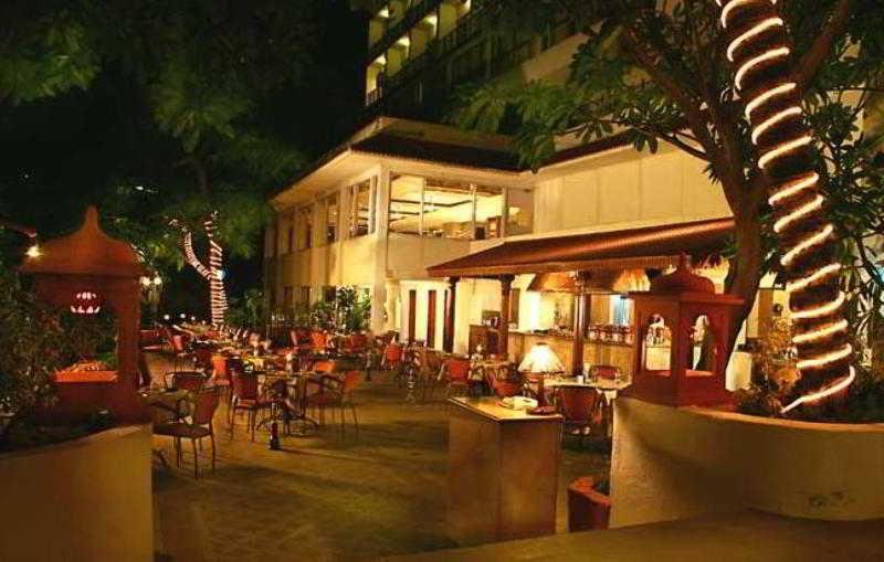 Taj Banjara Hotell Hyderabad Exteriör bild The outdoor patio at the restaurant