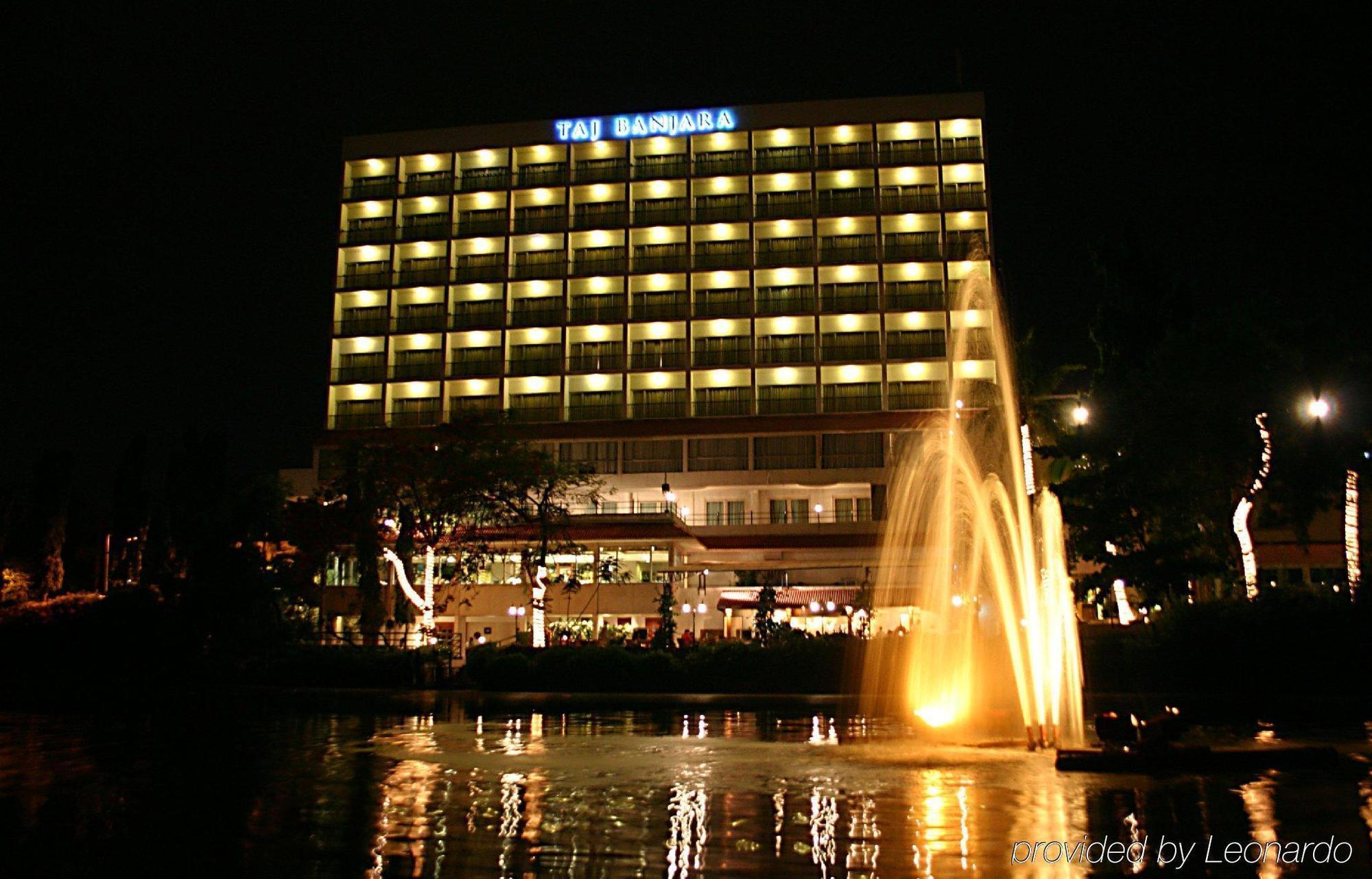 Taj Banjara Hotell Hyderabad Exteriör bild The Manila Hotel at night