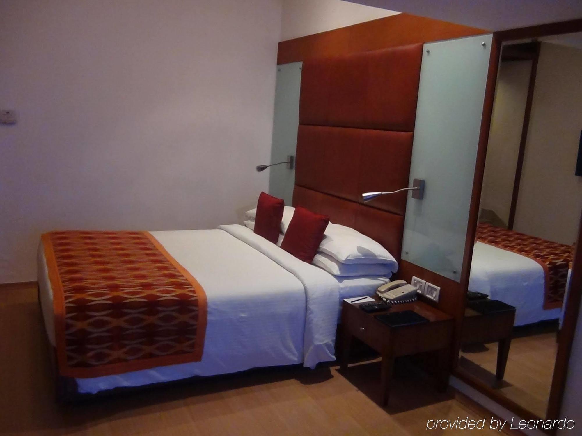 Taj Banjara Hotell Hyderabad Exteriör bild A room at the hotel