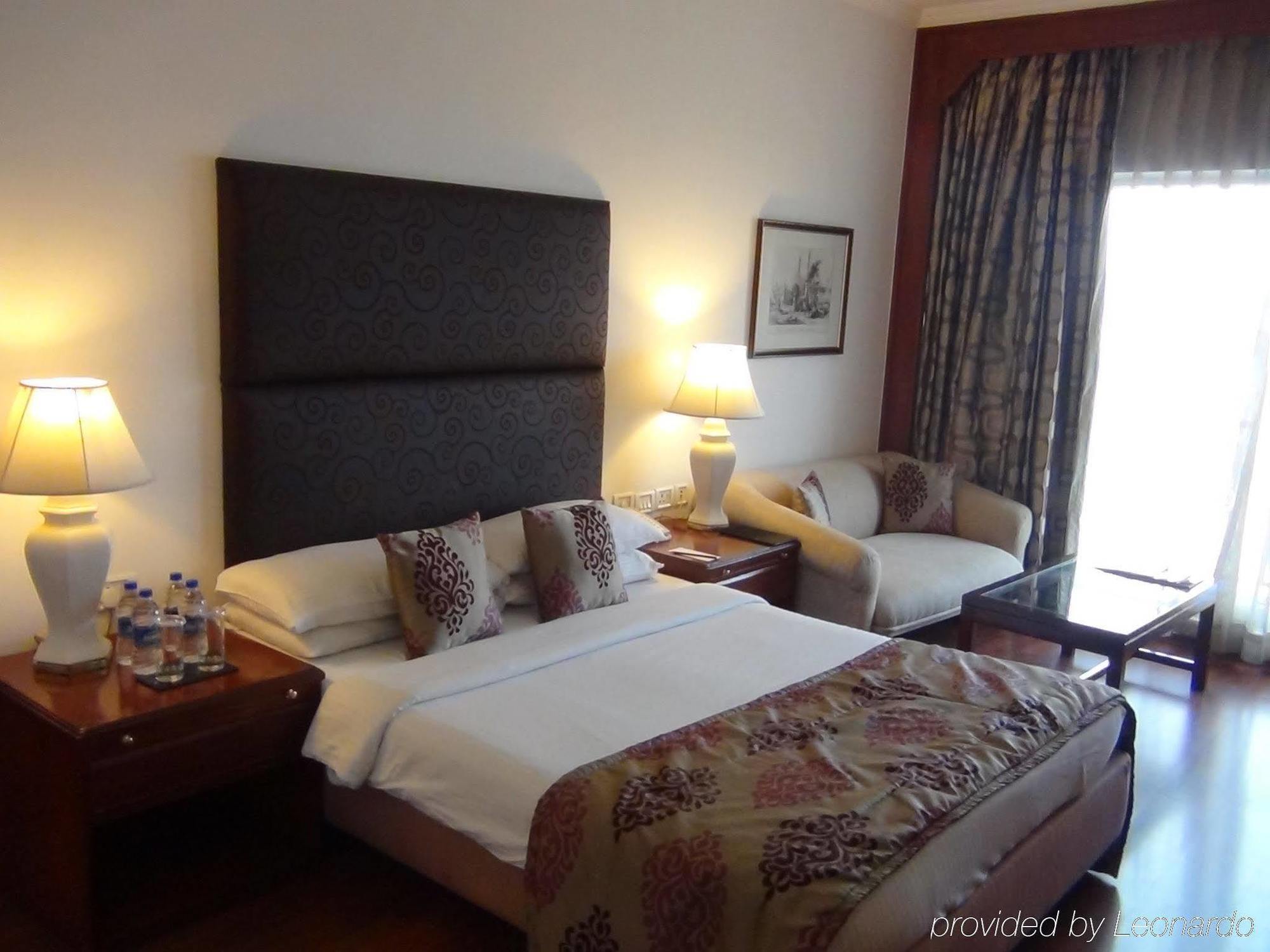 Taj Banjara Hotell Hyderabad Exteriör bild A room at the Taj Bengal