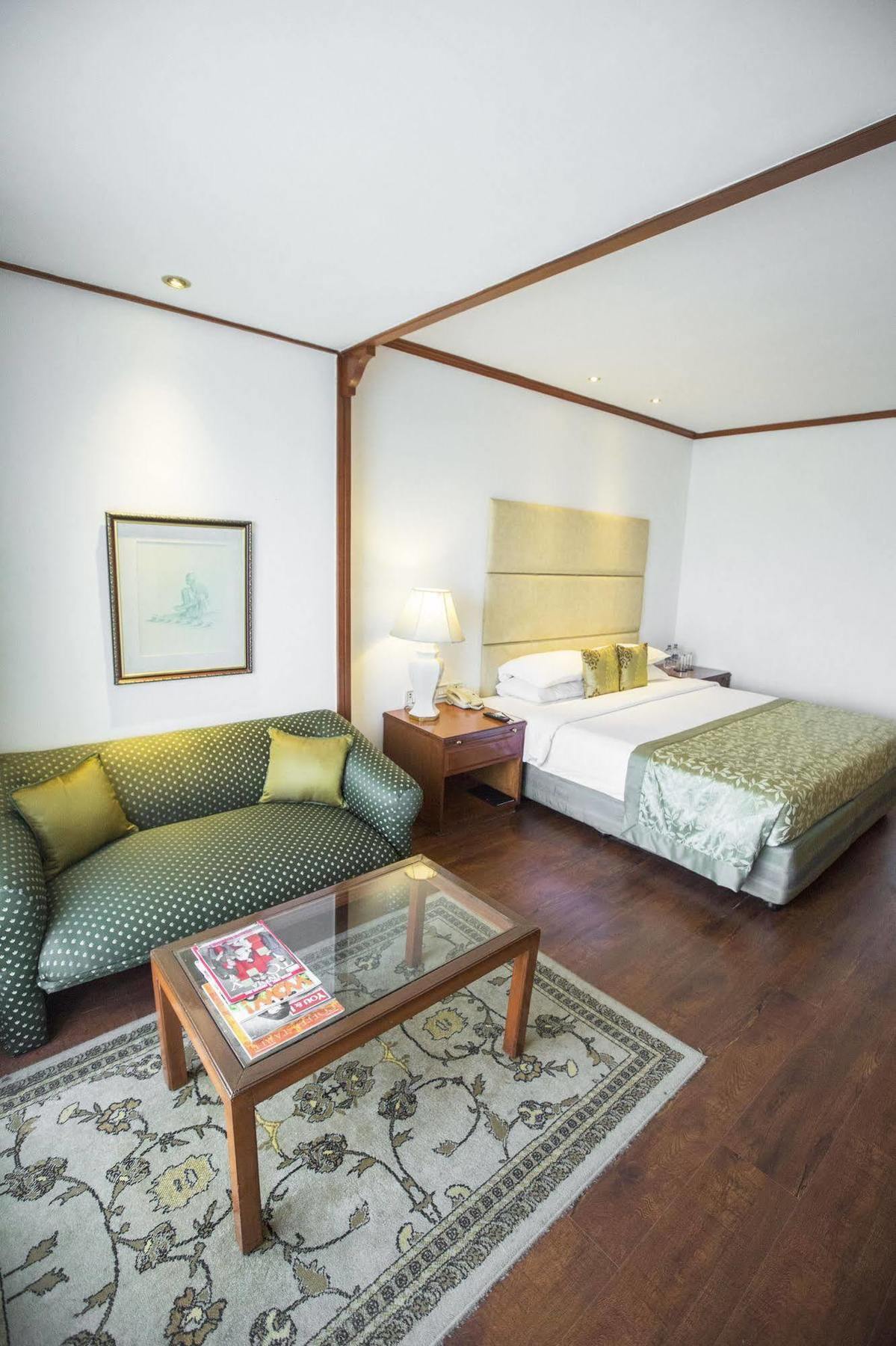 Taj Banjara Hotell Hyderabad Exteriör bild A room at the Taj Bengal